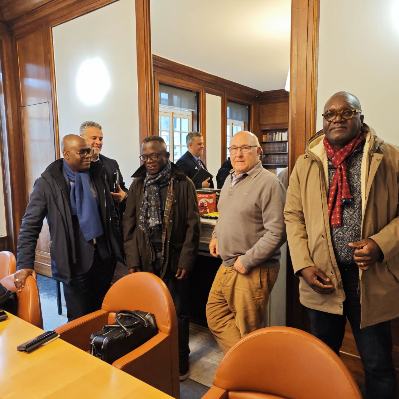 Rencontre du Minsitre avec les consultants pour la prise de particip